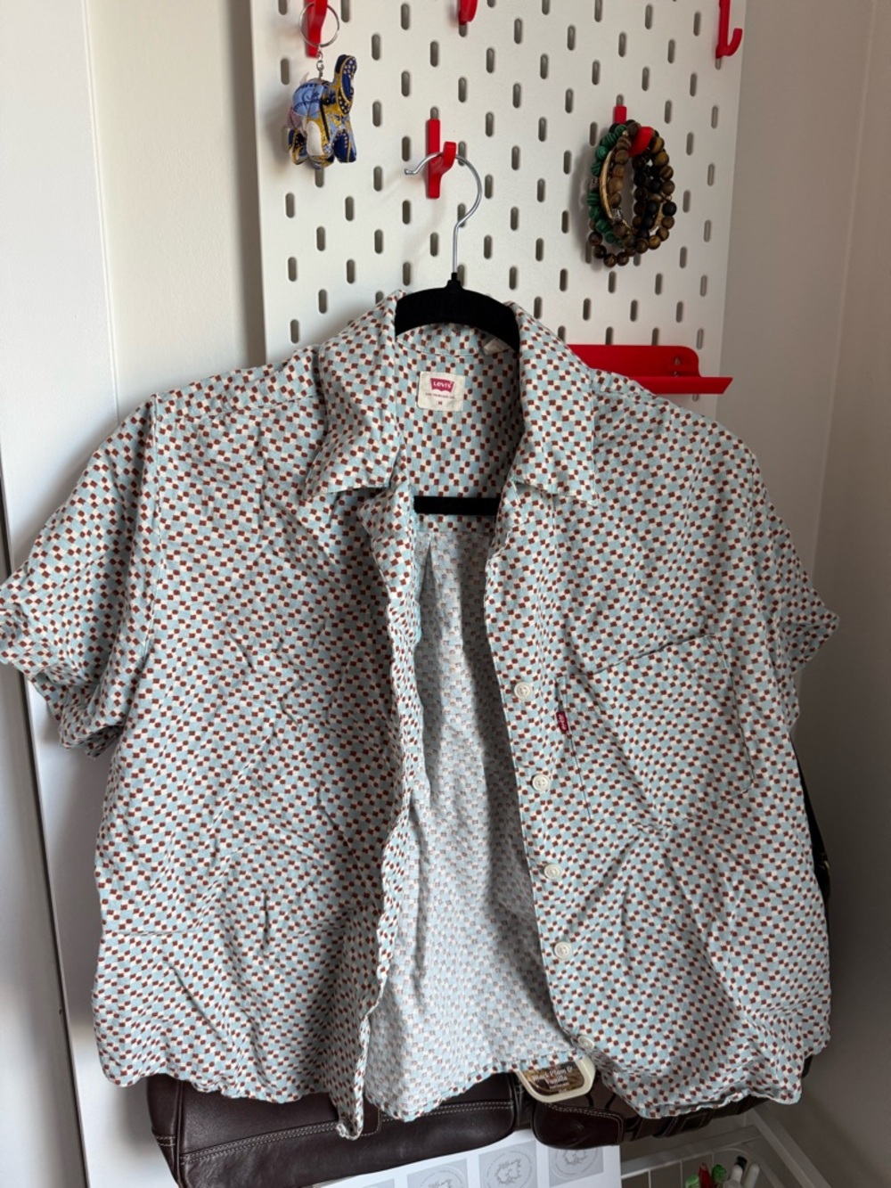 Levi's White Short-Sleeve Button-Down Shirt with Rust Dot Print